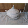 SOUPIERE BLANCHE SUR PLAT AVEC LOUCHE