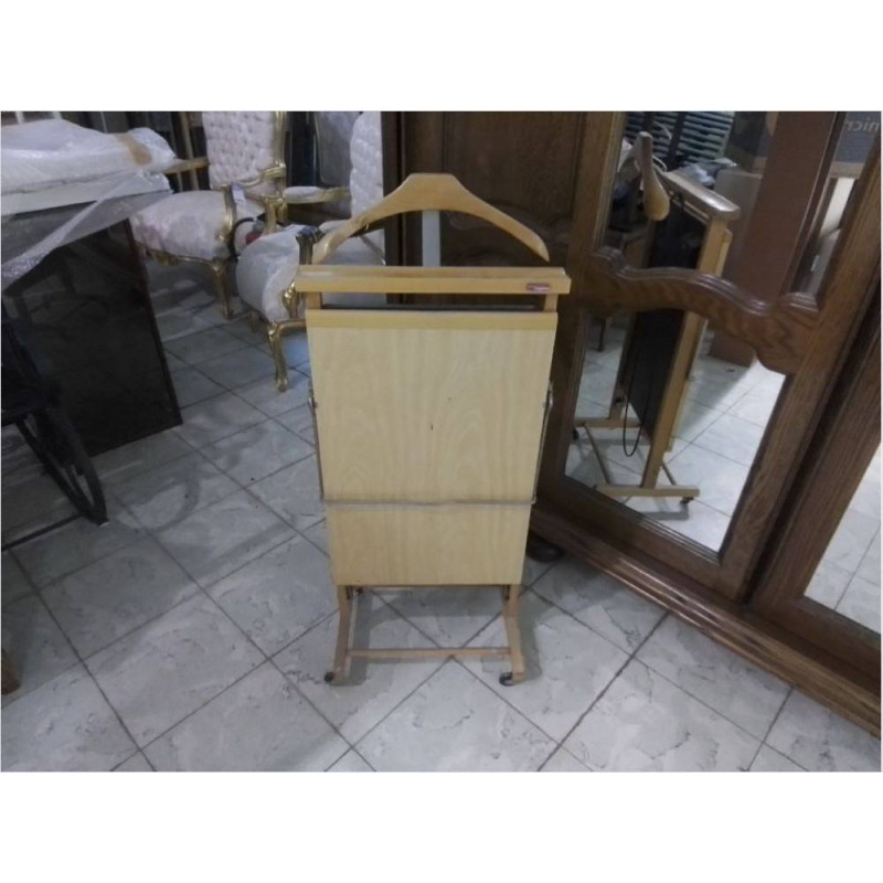VALET DE CHAMBRE