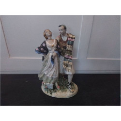 POSTURE EN PORCELAINE ESPAGNOLE COUPLE 