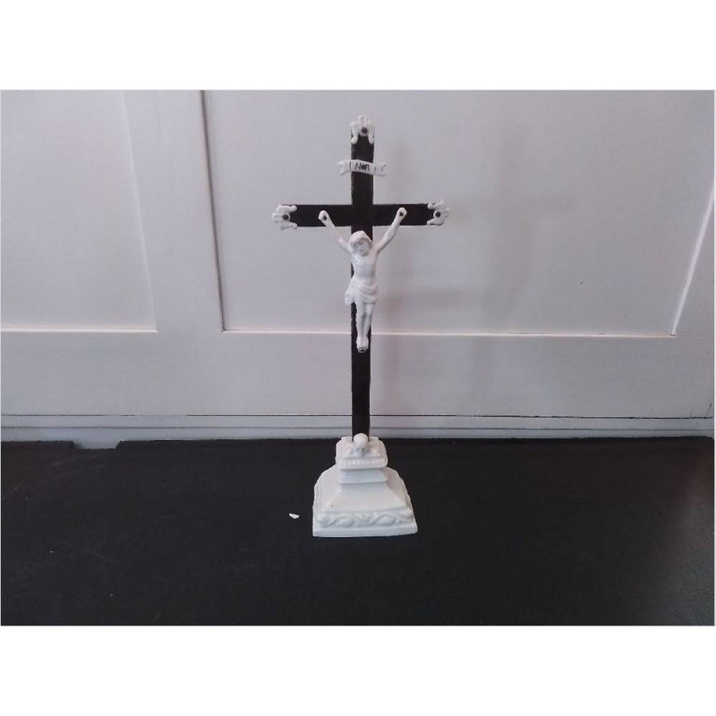 CRUCIFIX EN PORCELAINE XIX EME H:38CM