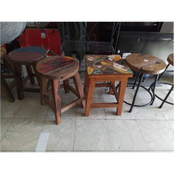 TABOURET EN TECK PEINT
