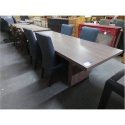 TABLE MODERNE EN AGGLO