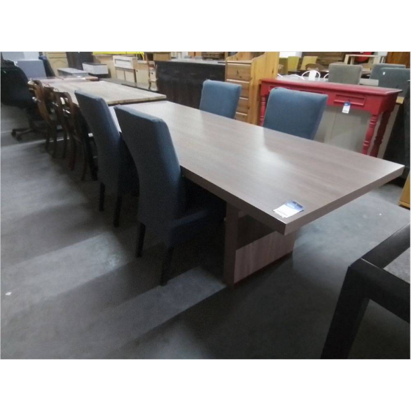TABLE MODERNE EN AGGLO
