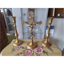 BOUGEOIRS ET CRUCIFIX CUIVRE