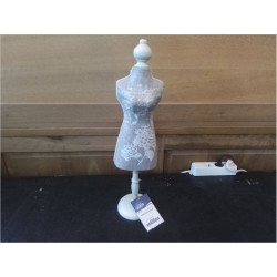 BUSTE EN TISSU SUR PIED