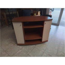 MEUBLE TV BAS SUR ROULETTES 