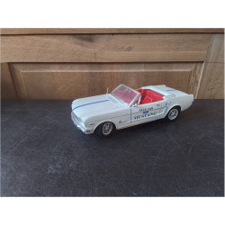 VOITURE 1/18 FORD MUSTANG...