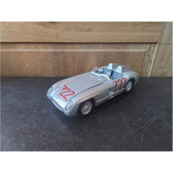 VOITURE 1/18 MERCEDES...