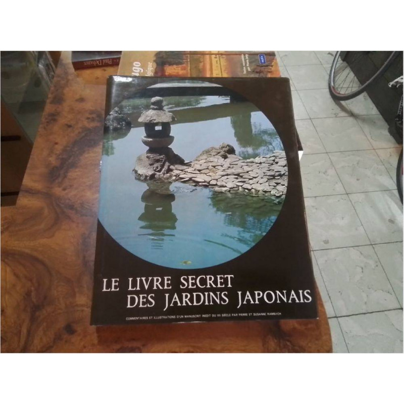 LIVRE SECRET DES JARDINS JAPONAIS