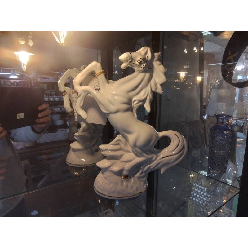 POSTURE CHEVAL EN PORCELAINE H:28CM