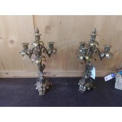 PAIRE DE CHANDELIERS EN LAITON