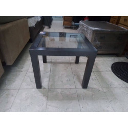 TABLE BASSE CARRÉE DESSUS...