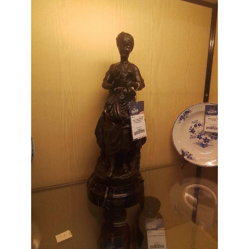 STATUE FEMME EN BRONZE TARDIF ATTRIBUÉ A AUG MOREAU H 45CM 