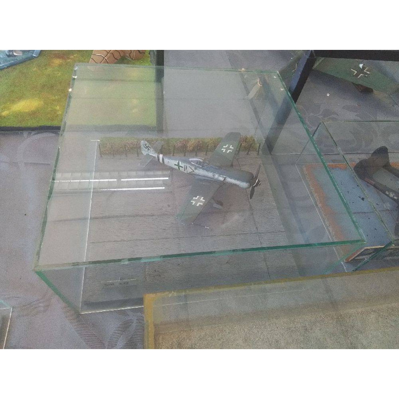 MAQUETTE AVION SOUS VERRE 