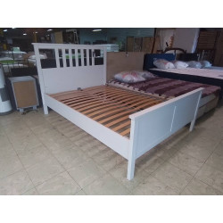CADRE DE LIT 140X200 IKEA...