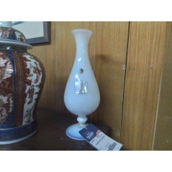 VASE EN OPALINE BLANCHE