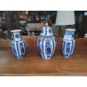 ENSEMBLE DE 3 VASES STYLE DELFT