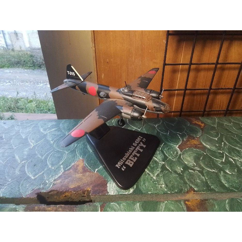 AVION MITSUBISHI G4M1 BETTY
