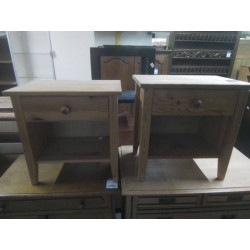 PAIRE DE CHEVETS EN PIN MASSIF