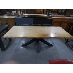 TABLE RECTANGULAIRE CHENE ET PIEDS EN ACIER 