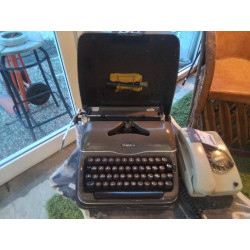 MACHINE A ECRIRE TRIUMPH