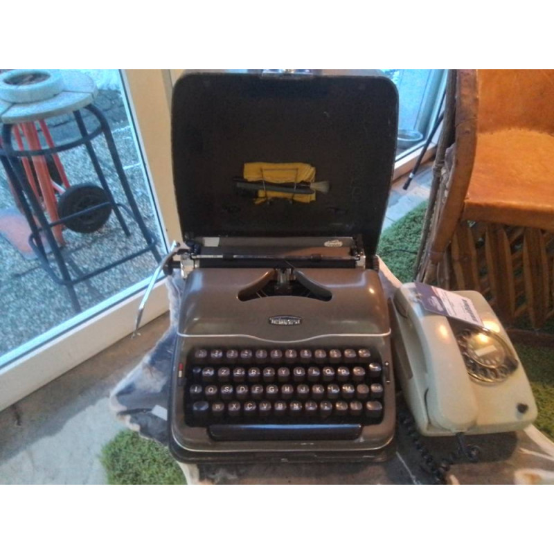 MACHINE A ECRIRE TRIUMPH