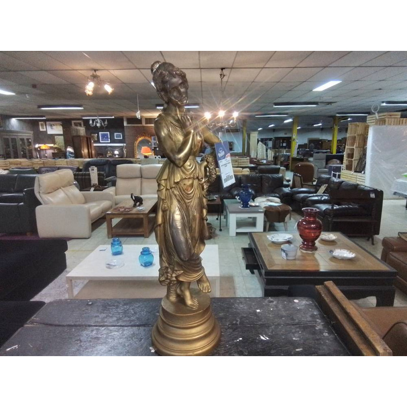 STATUE DEESSE EN RESINE DOREE