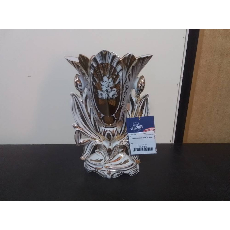 VASE CORNET PORCELAINE