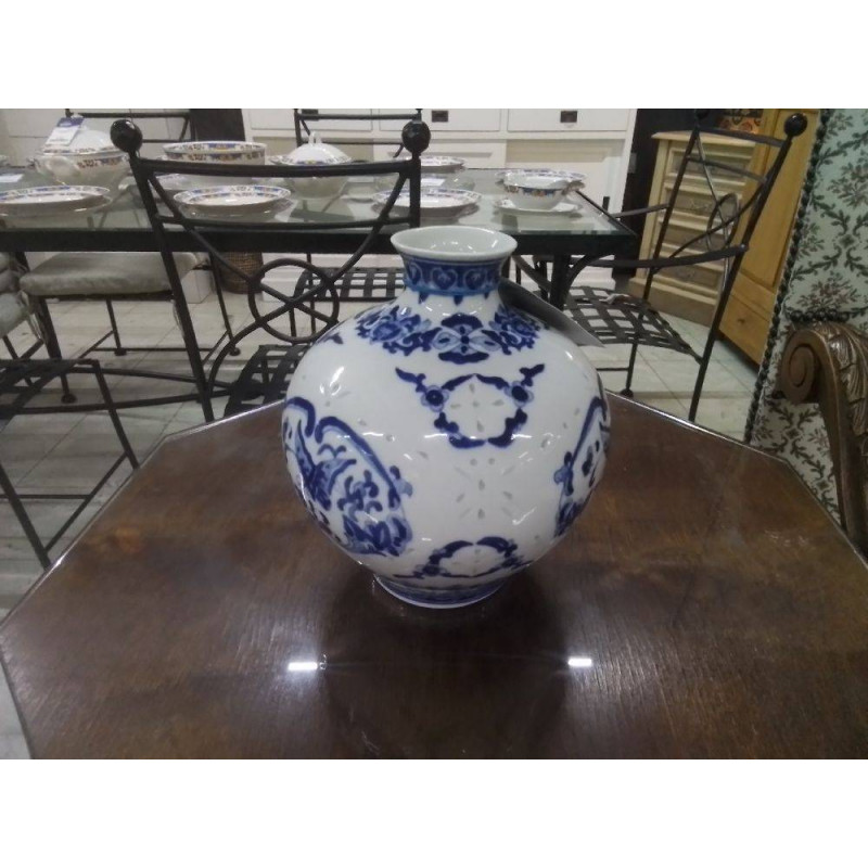 VASE ASIATIQUE FAIENCE BLANCHE ET BLEUE H : 25CM