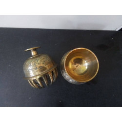 CLOCHETTE DE TEMPLE INDIENNE CUIVRE CISELE 1930 A 1950