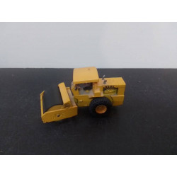 VEHICULE CHANTIER ROULEAU...