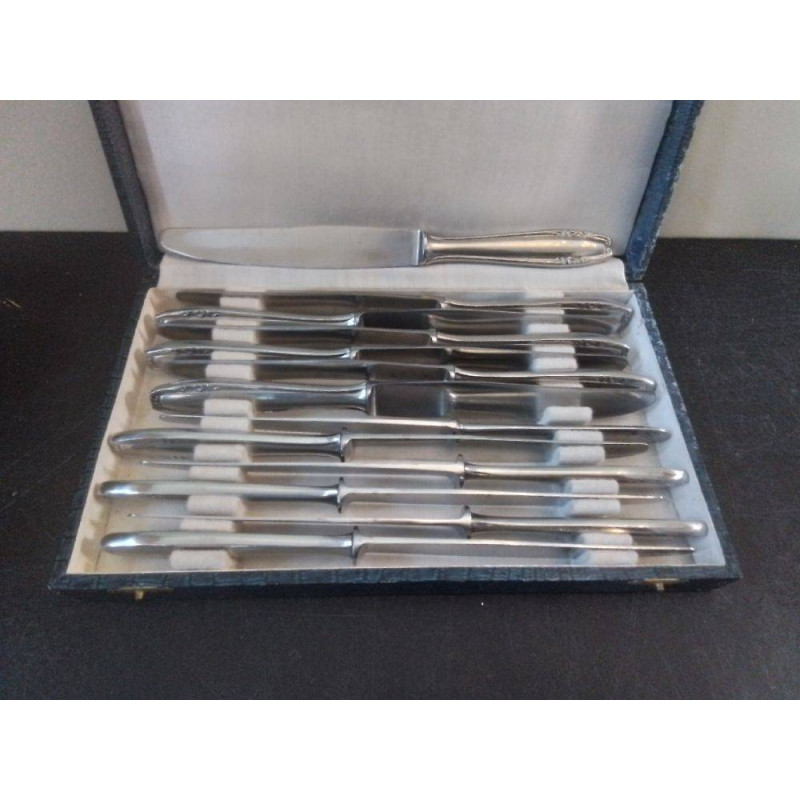 LOT DE 12 COUTEAUX METAL ARGENTE