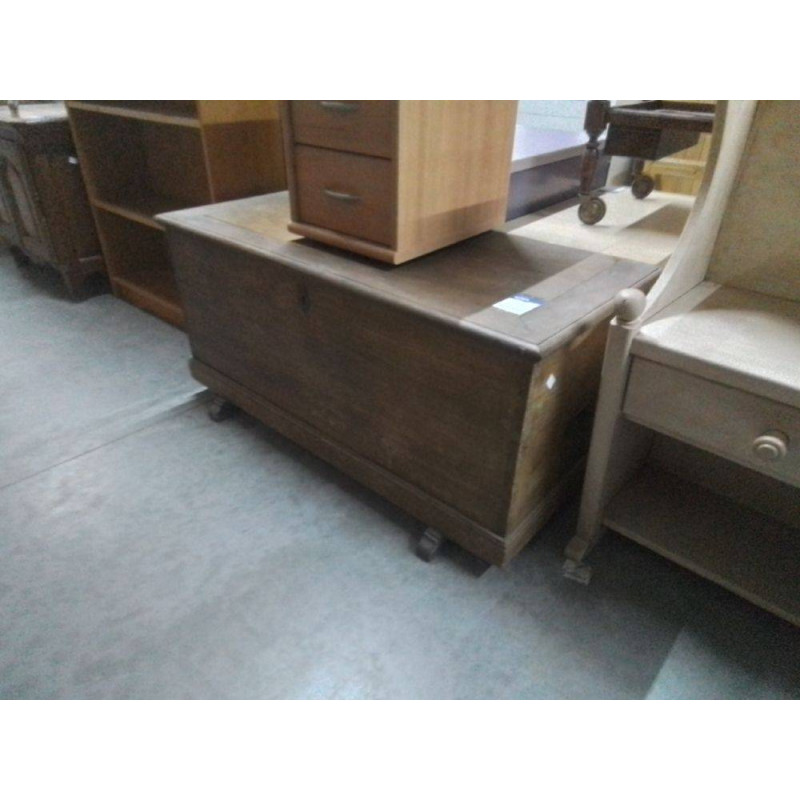 COFFRE RUSTIQUE EN BOIS BLANC