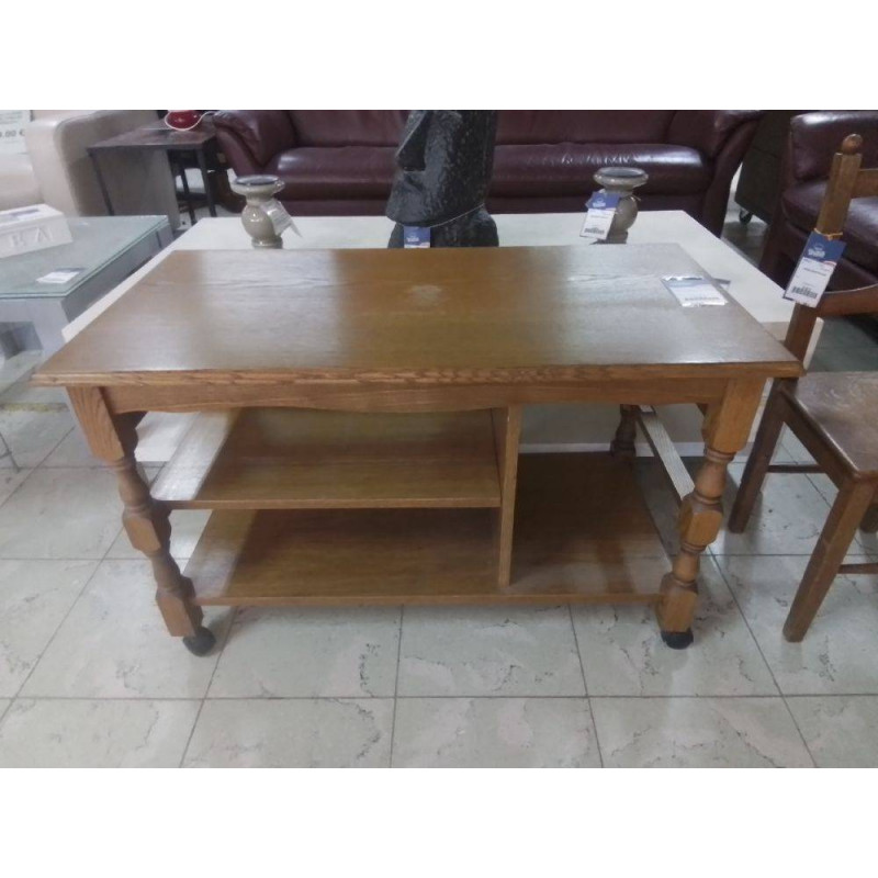 TABLE BASSE SUR ROULETTES