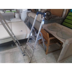 ECHELLE ALU PLIABLE 3 MARCHES