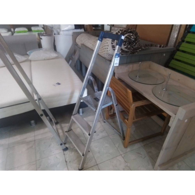 ECHELLE ALU PLIABLE 3 MARCHES
