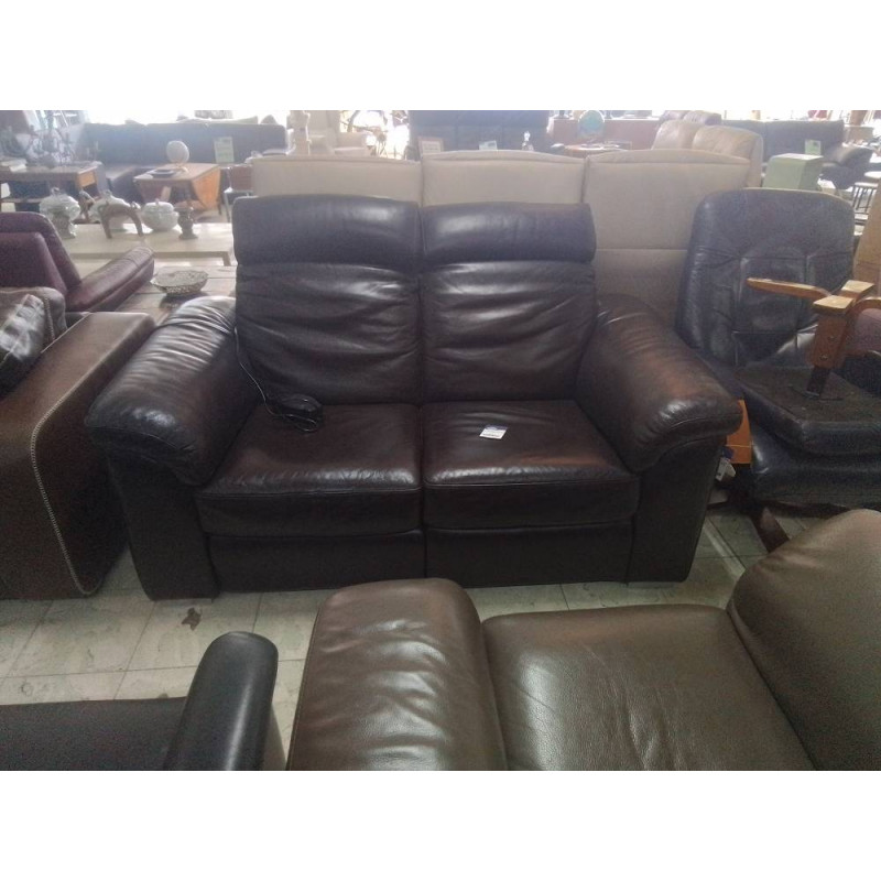 CANAPE 2 PLACES DONT 1 RELAX ELECTRIQUE CUIR BRUN FONCE