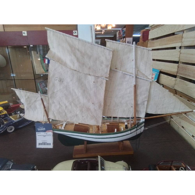 MAQUETTE BATEAU BLANC ET VERT