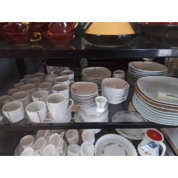 VAISSELLE MODERNE LE LOT
