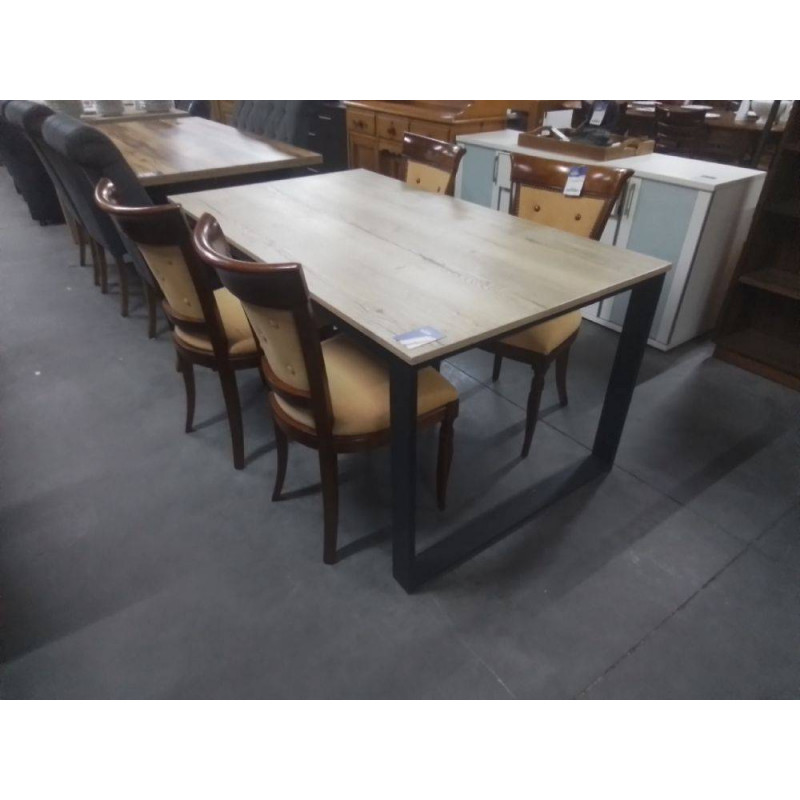 TABLE MODERNE PIEDS EN METAL 