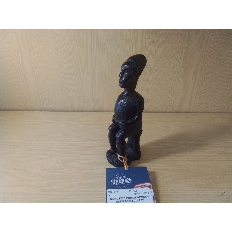 STATUETTE HOMME AFRICAIN ASSIS BOIS SCULPTE