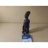 STATUETTE HOMME AFRICAIN ASSIS BOIS SCULPTE