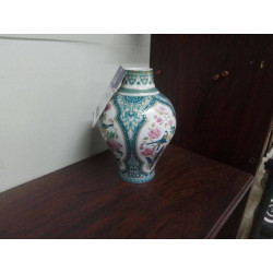 VASE EN FAIENCE