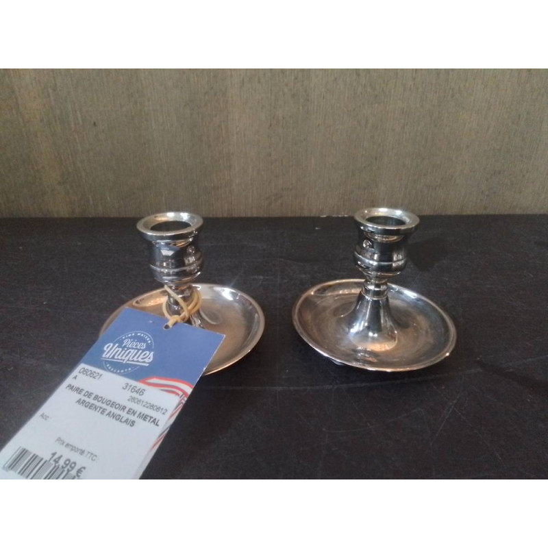 PAIRE DE BOUGEOIR EN METAL ARGENTE ANGLAIS