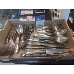 COUVERT EN METAL LE LOT