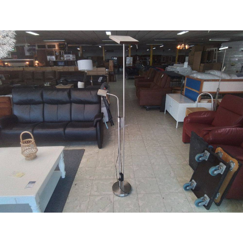 LAMPADAIRE LED AVEC LISEUSE