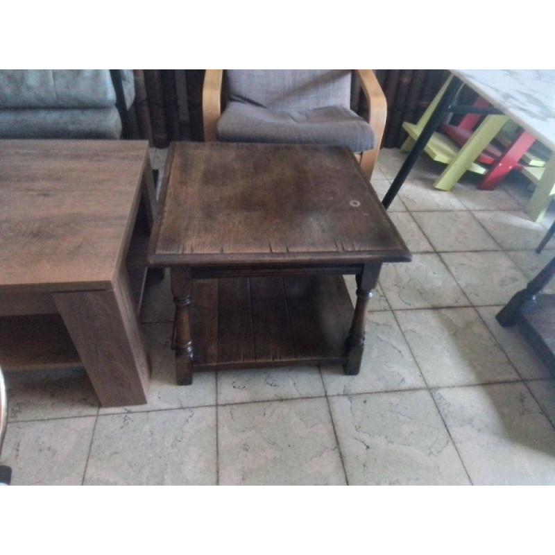 TABLE BASSE CARREE EN CHENE