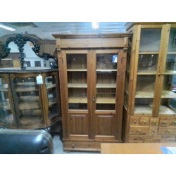 VITRINE EN PIN 2 PORTES 1...
