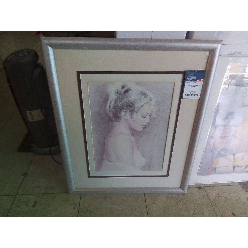 PORTRAIT FEMME NUE ENCADREE
