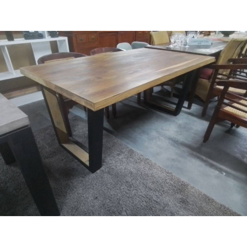 TABLE RECTANGULAIRE BOIS MASSIF PIEDS EN ACIER
